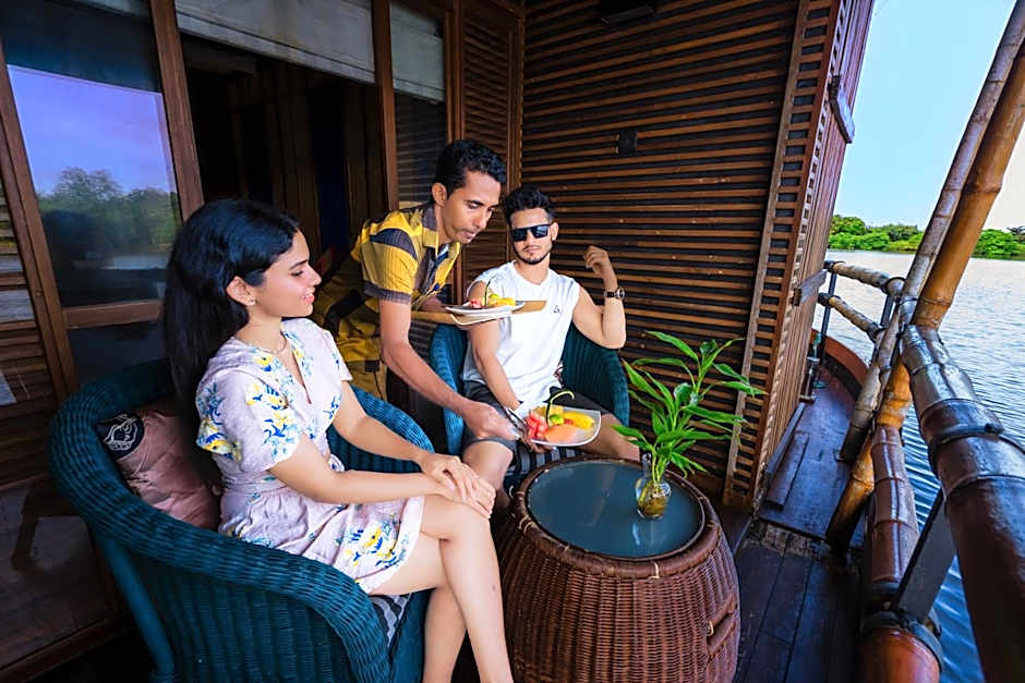 Yathra Houseboat