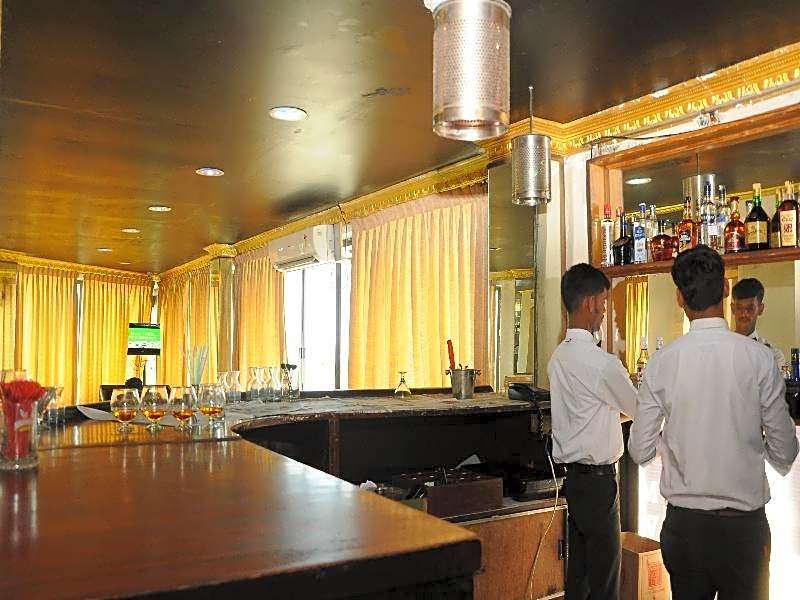 Hotel Manhattan – Chennai, IL