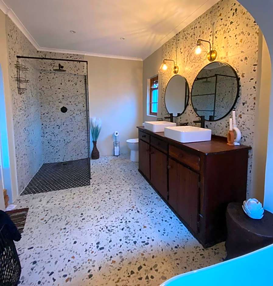 Dolphin Circle Bed and Breakfast