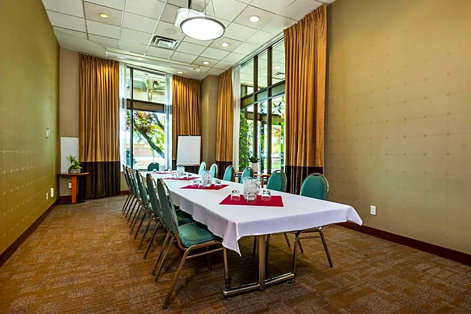 Grand Park Hotel Vancouver Airport, Ascend Hotel Collection