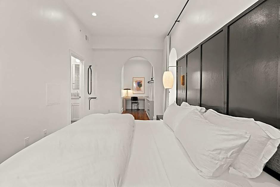 Stay Rafa At 2000 Spruce