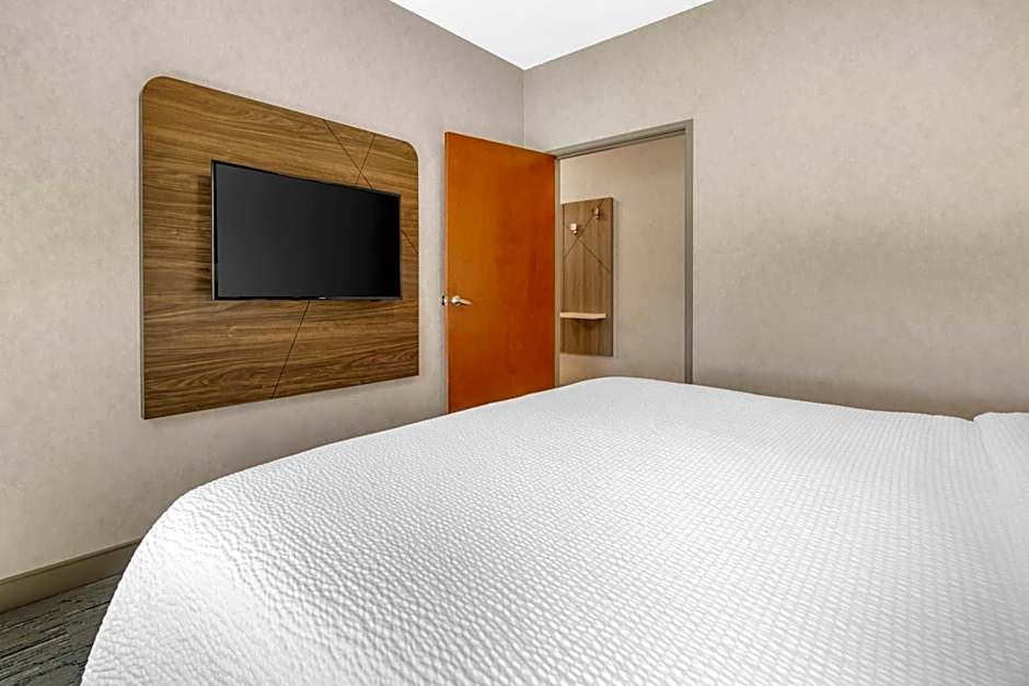 Holiday Inn Express Hotel & Suites Astoria By IHG