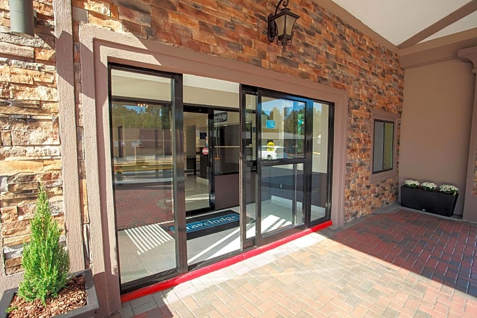 Travelodge by Wyndham Macon West