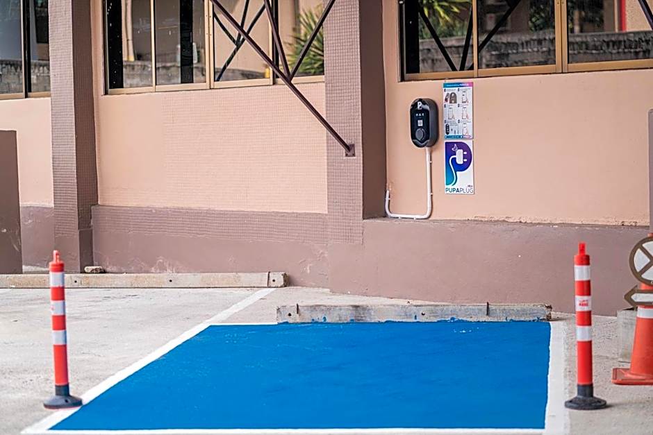 Pasawang Hotel (โรงแรมภาสว่าง)