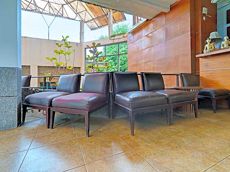 Super OYO Capital O 91810 Hotel Balebat 2