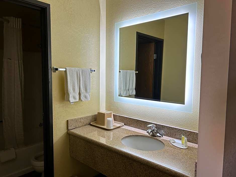 Days Inn by Wyndham Holbrook