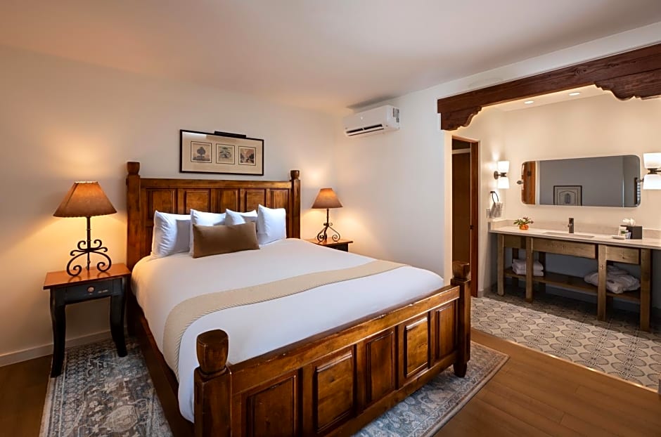 Piñon Court by La Fonda