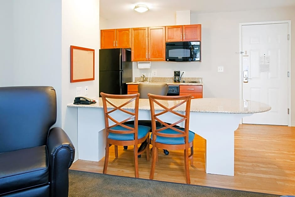 Candlewood Suites Jacksonville, an IHG Hotel