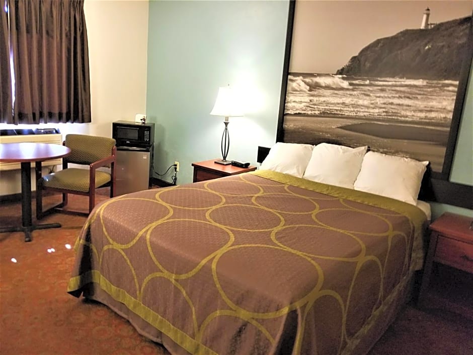 Super 8 by Wyndham Kelso Longview Area