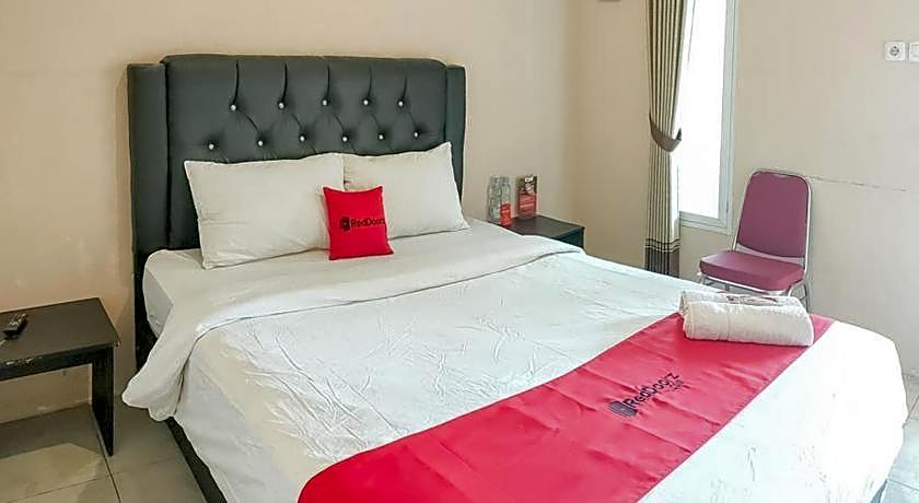 RedDoorz Syariah near Lippo Plaza Sidoarjo