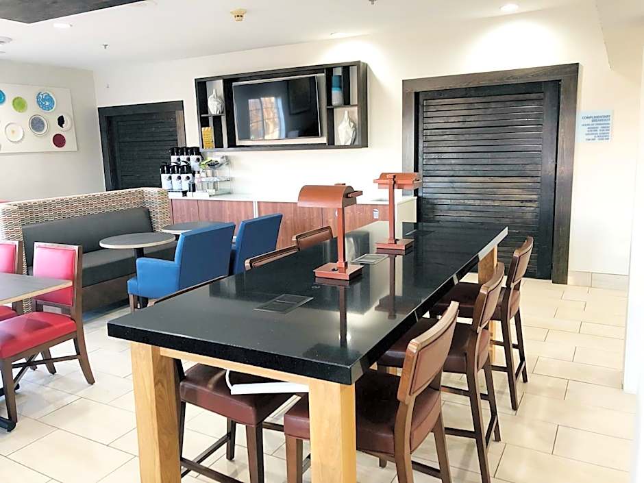 Holiday Inn Express & Suites Harrison By IHG