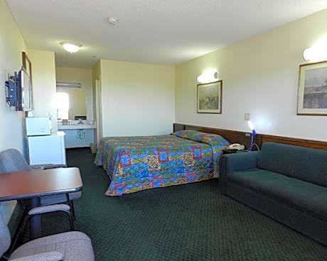 King Suite - Non-Smoking