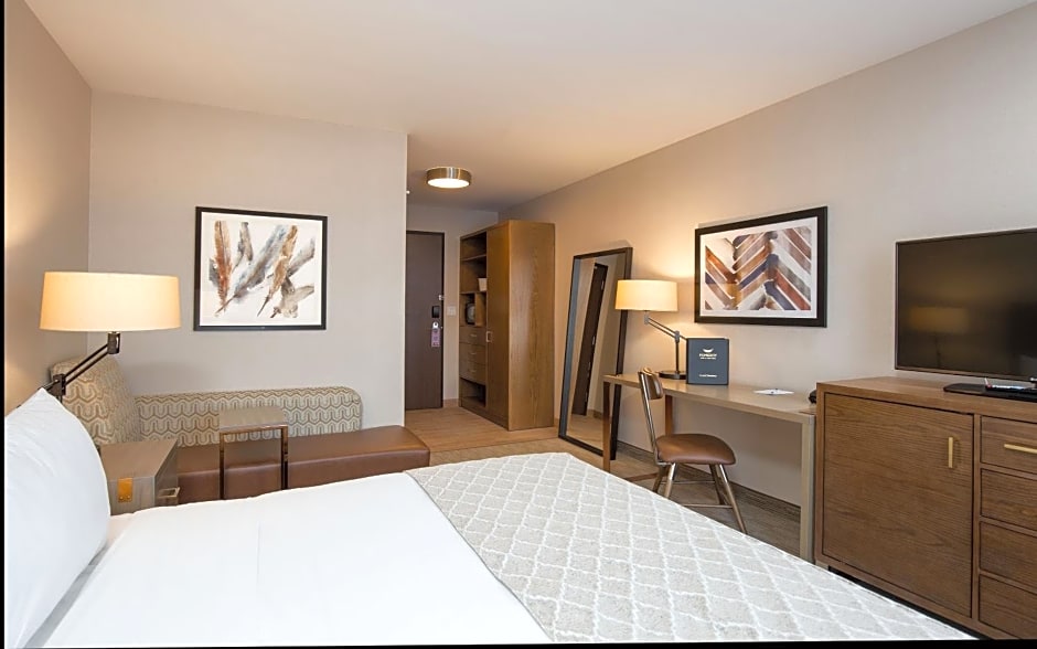 Pomeroy Inn & Suites Prince George