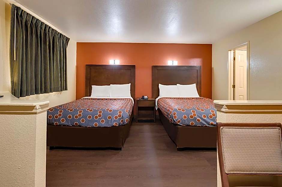 Rodeway Inn & Suites East