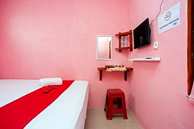 RedDoorz near Palembang Airport 1