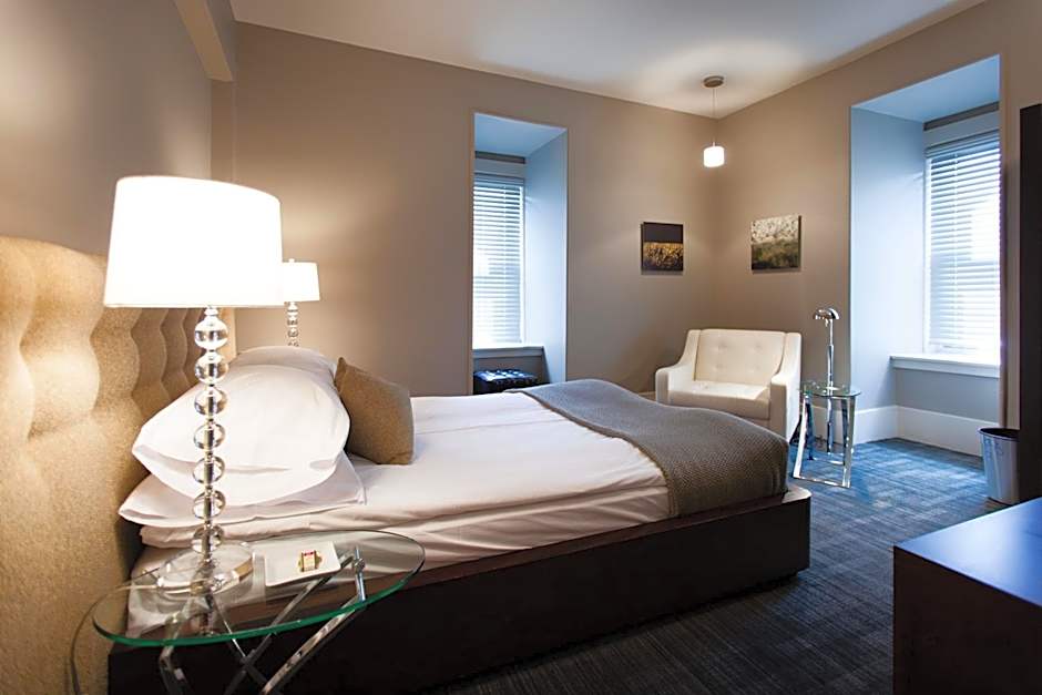 Le Pleasant Hôtel & Café