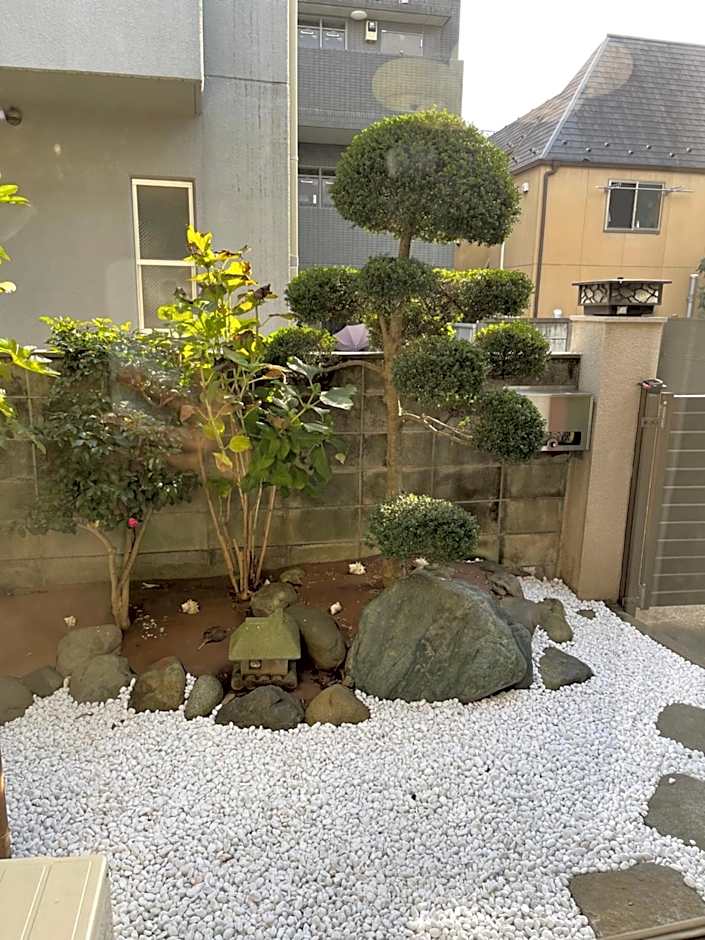 season guest house in nishi shinjuku 100 square meters, 4 bedrooms, 2 living rooms