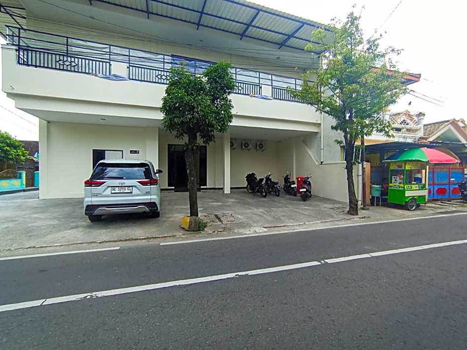De Corner 2 Madiun RedPartner – Madiun, MO