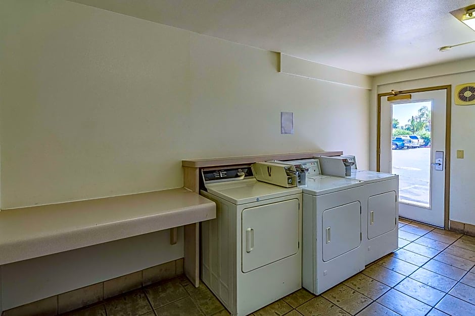 Motel 6-Fresno, CA - Yosemite Hwy