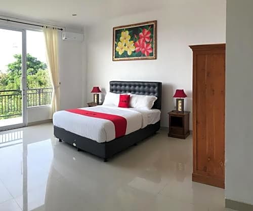 RedDoorz Plus near Dreamland Beach