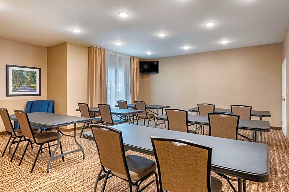 Comfort Inn & Suites Northern Kentucky