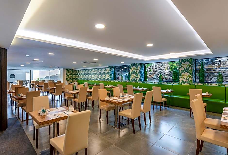 Occidental Roca Negra - Adults Only