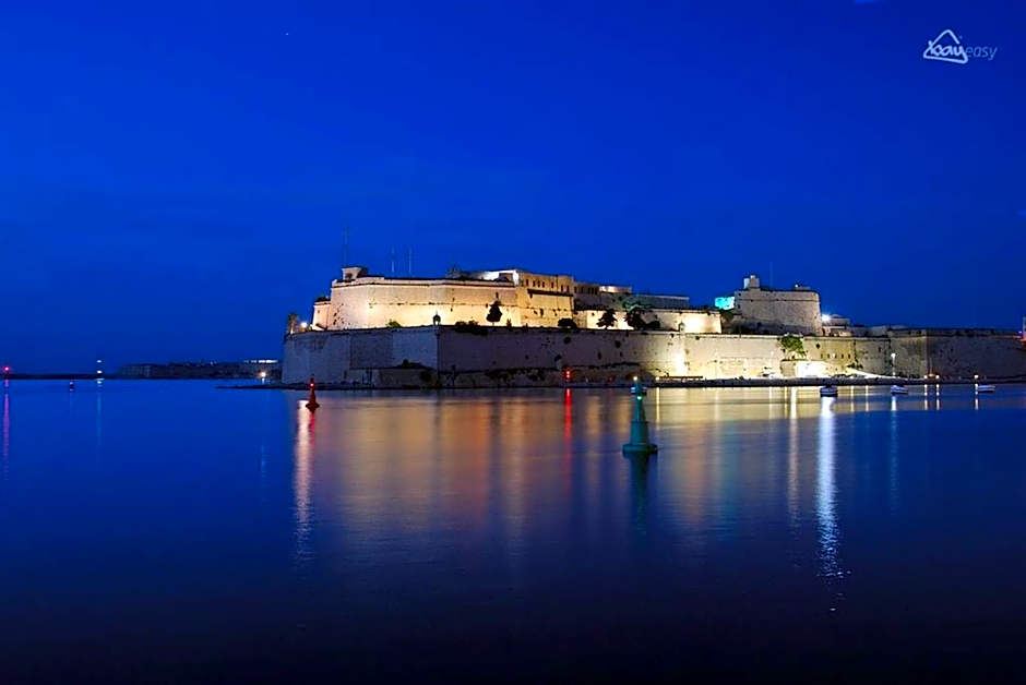 Grand Harbour Hotel