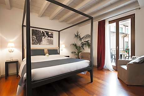 Double Room with Partial Lake View