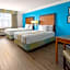 La Quinta Inn & Suites by Wyndham Pittsburgh Airport