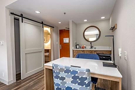 Deluxe Queen Room with Two Queen Beds - Non-Smoking