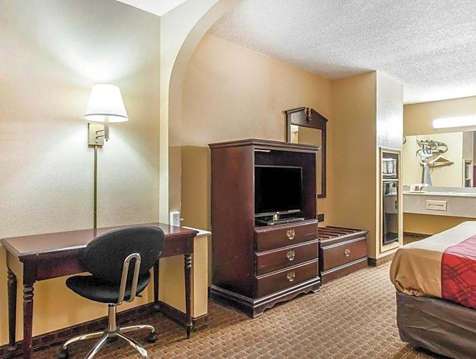Econo Lodge Inn & Suites Tuscaloosa I-20