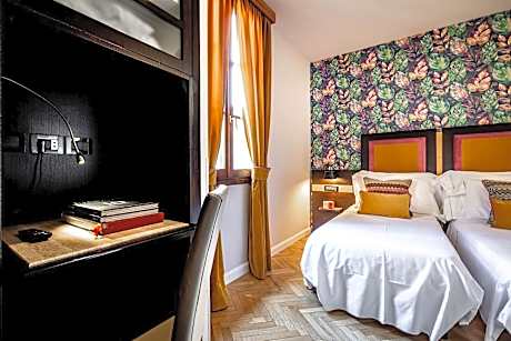 Standard Double Room with Courtyard View