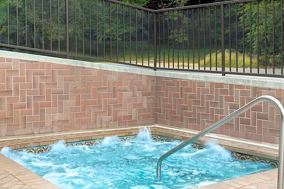 Gatlinburg River Inn