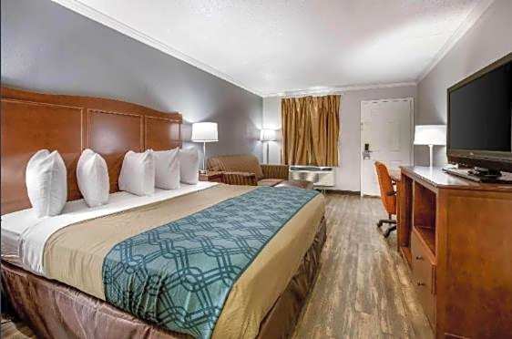 Travelodge by Wyndham Canton-Livonia Area, MI