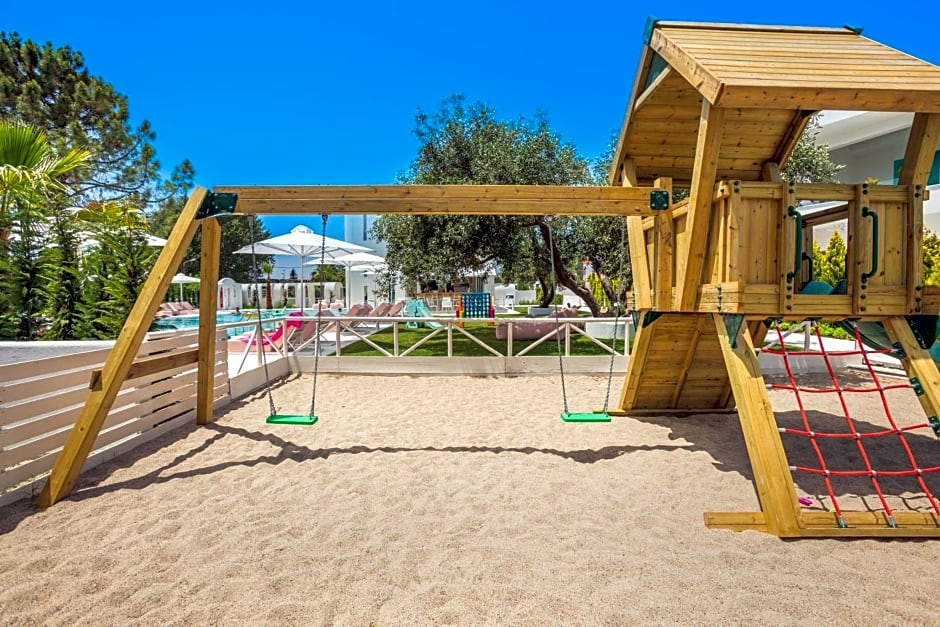 Cocoοns Suites & Villas Fourka