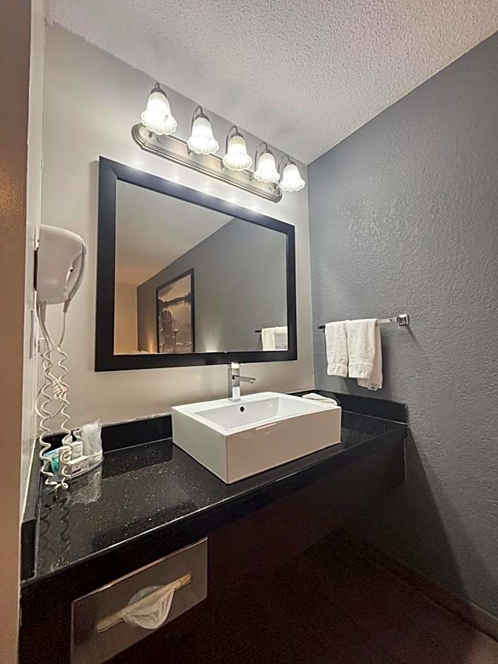 Super 8 by Wyndham Macleod Trail Calgary