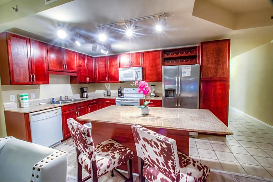 Laketown Wharf 1035 By Aneliya