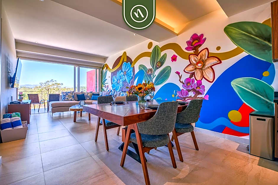 Cozy Apt with Private Terrace - Rooftop Pool