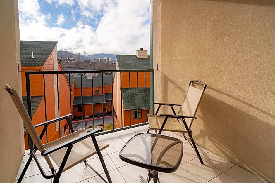 Condo in Gatlinburg very peaceful - 10 min Walk to Main Strip