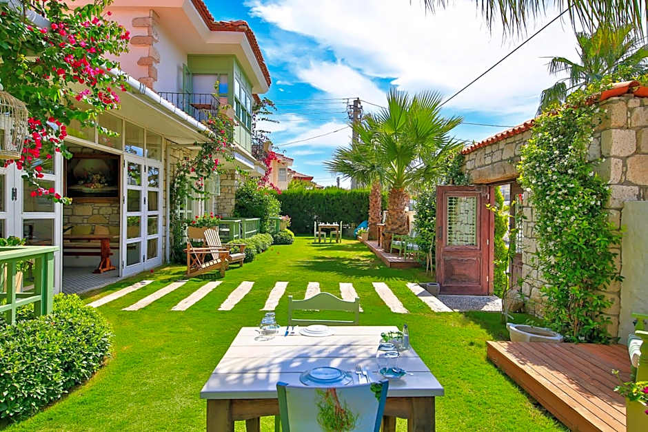 Palas Alacatı - Adult Only