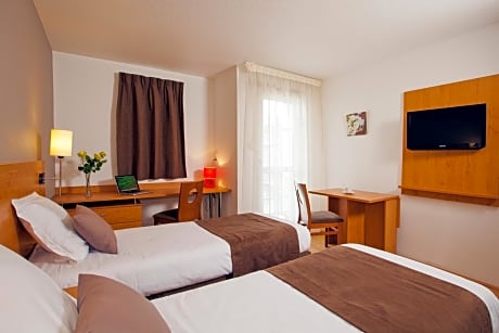 One-Bedroom Apartment (4 Adults)