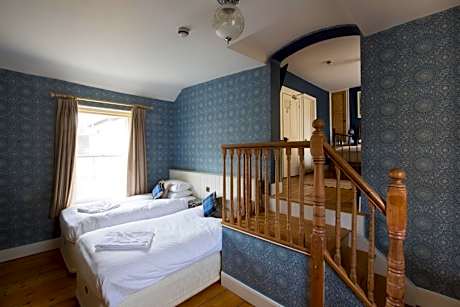 Signature Plus Townhouse Family Room