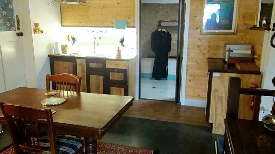 A La Folly The Retreat