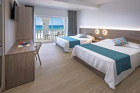 Triple Room with Sea View (2 Adults + 1 Child)