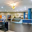 Holiday Inn Express & Suites Kansas City Airport By IHG