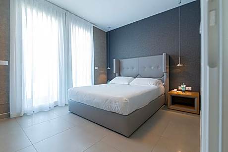 Family Suite with Lagoon View and Beach Access