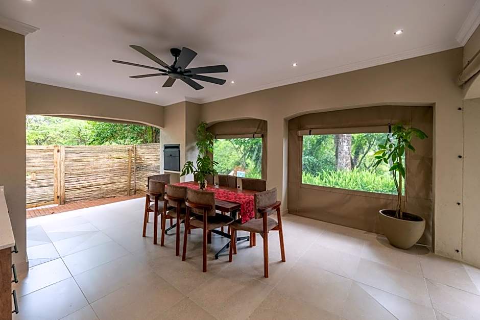 Bushbaby Valley Lodge