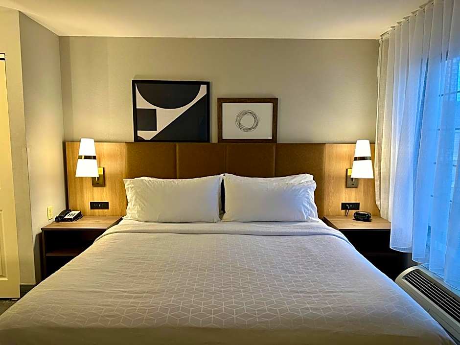 Staybridge Suites Milwaukee West-Oconomowoc By IHG