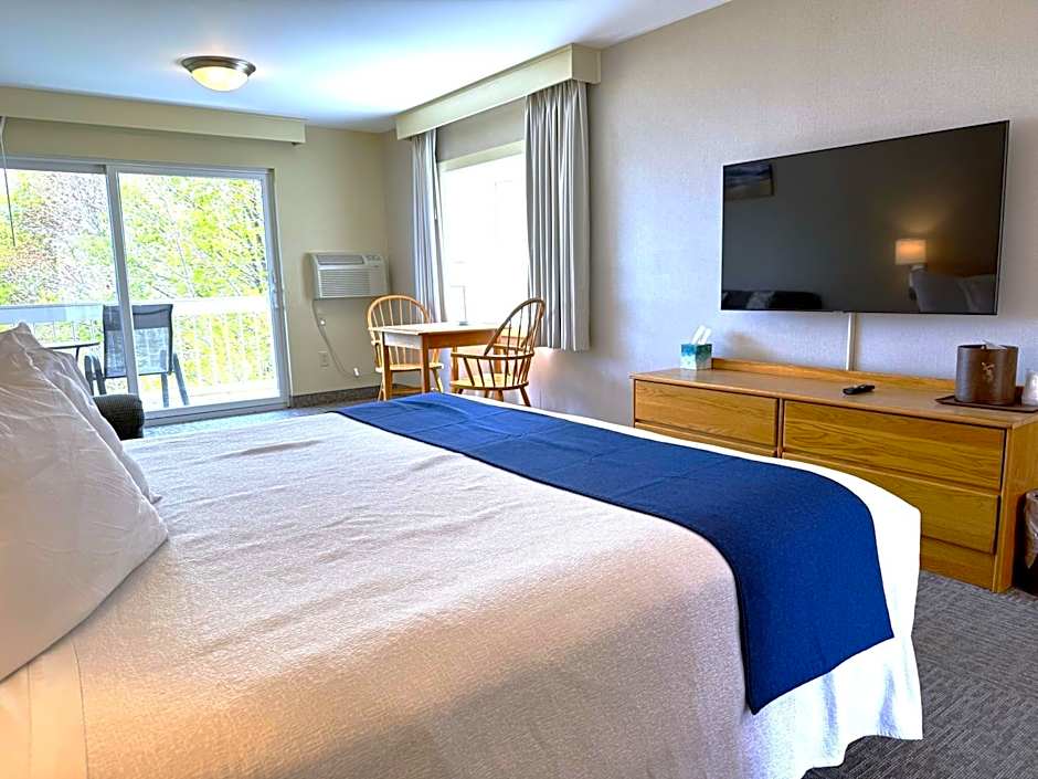 Atlantic Eyrie Lodge