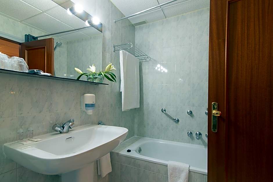 Photo 1 of 4 of Single Room